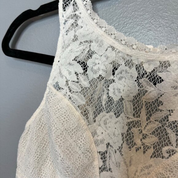 VICTORIA'S SECRET white lace bralette size S - Picture 2 of 6